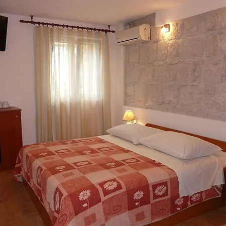 Pjaceta * Split