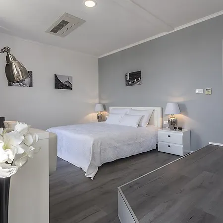Apartment Pjaceta *