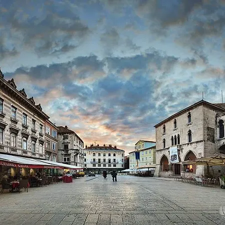 Pjaceta * Split