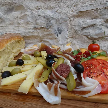 Pjaceta * Split